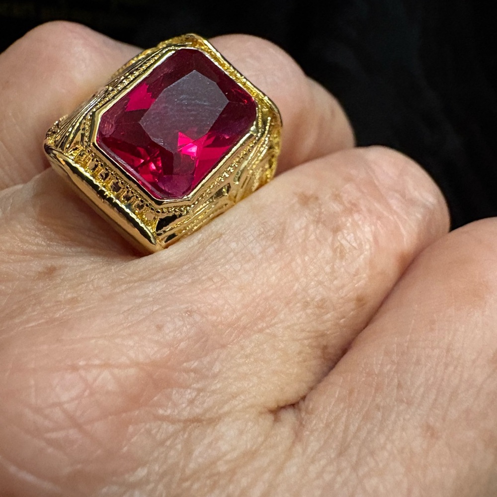 ELEGANT FACETED FAUX RUBY RED RING - Picture 5 of 16